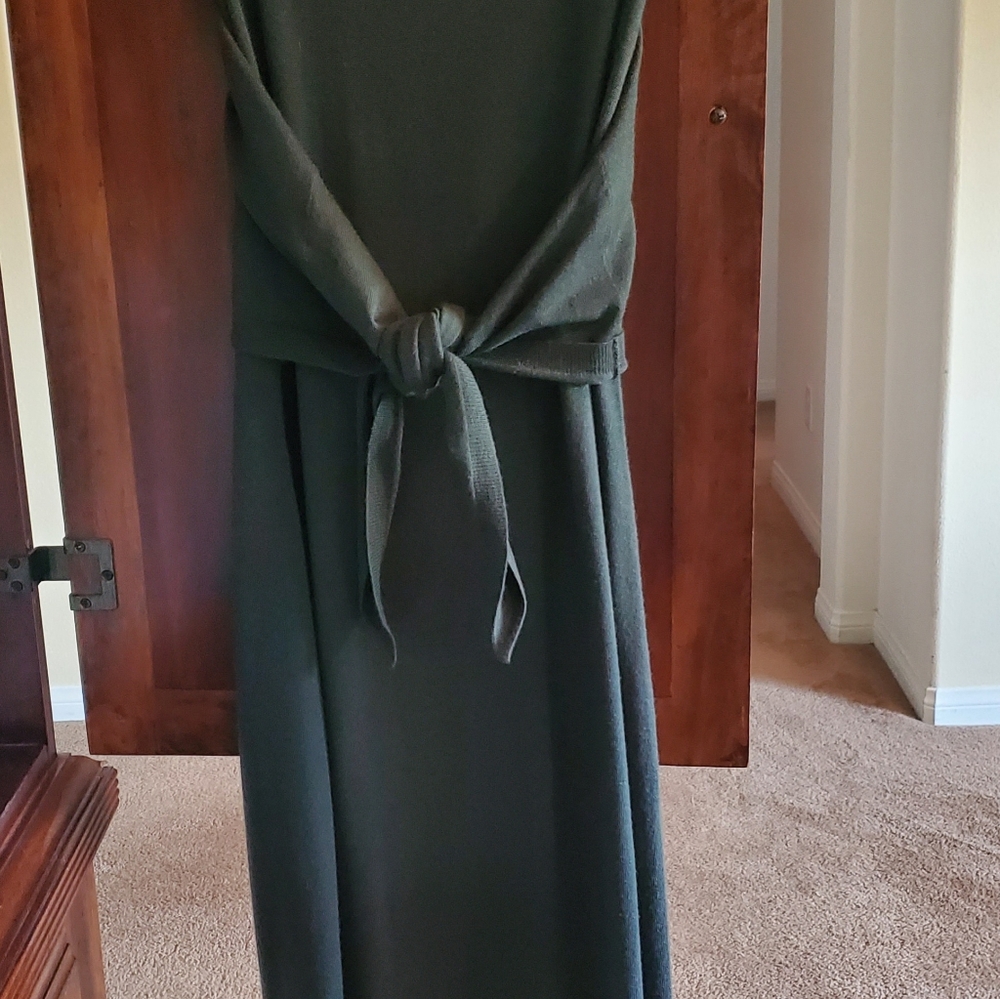 THEORY SWEATER DRESS SIZE L IN FOREST GREEN
